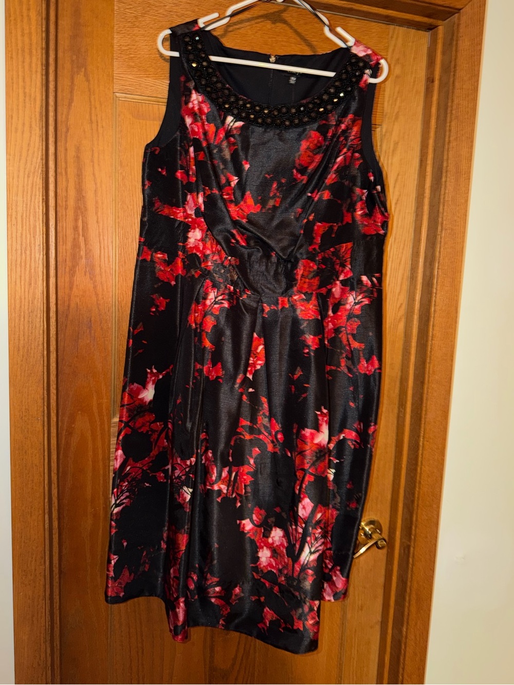 Chaya Pleated Skirt Dress Red Black Floral Sleeveless Beaded Neck Sz 16 W